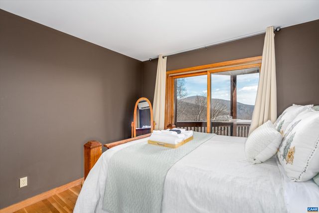 327 CRAWFORDS EDGE, Roseland, VA 22967