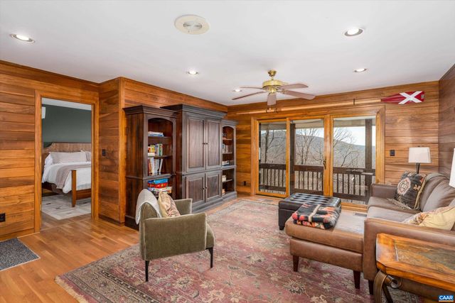 327 CRAWFORDS EDGE, Roseland, VA 22967