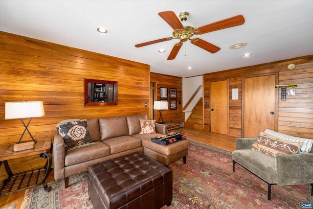 327 CRAWFORDS EDGE, Roseland, VA 22967