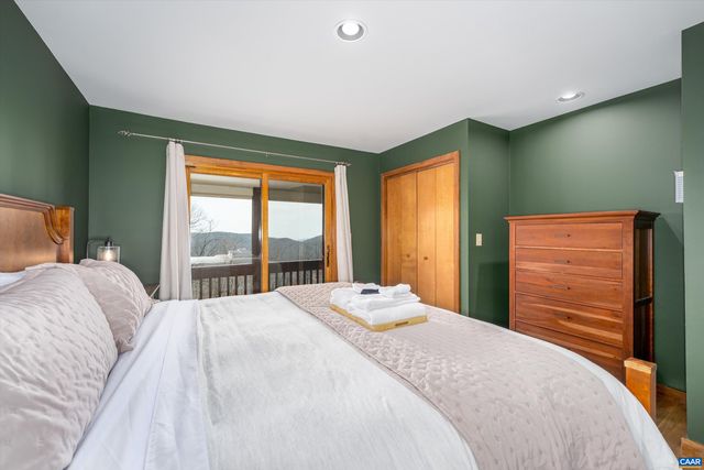 327 CRAWFORDS EDGE, Roseland, VA 22967