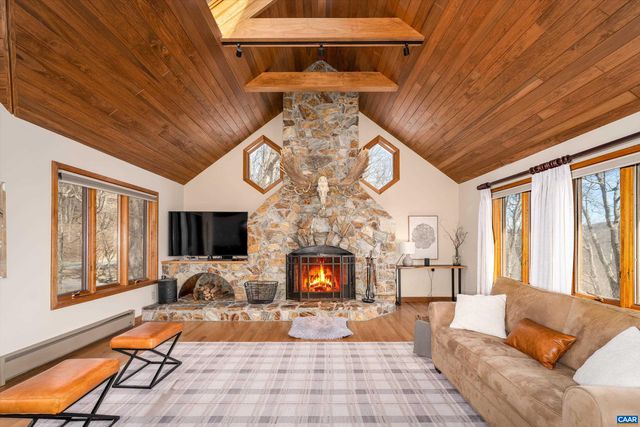 327 CRAWFORDS EDGE, Roseland, VA 22967