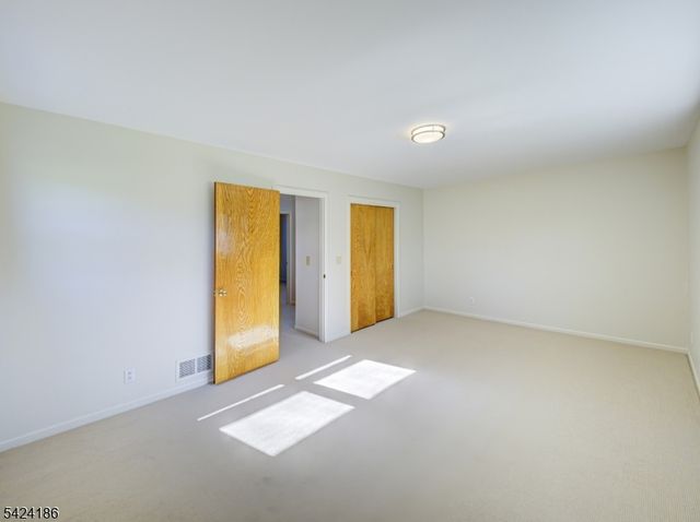 107 Old Farm Rd, Readington Twp., NJ 08889