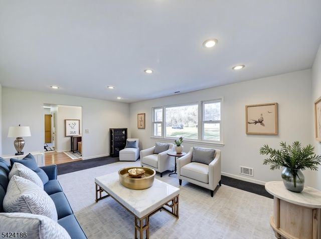 107 Old Farm Rd, Readington Twp., NJ 08889