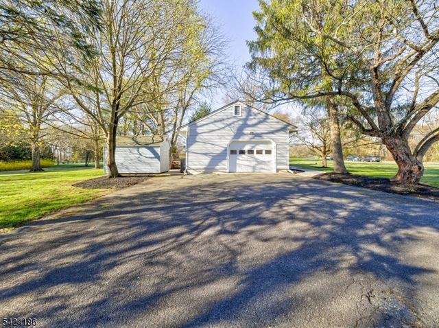 107 Old Farm Rd, Readington Twp., NJ 08889