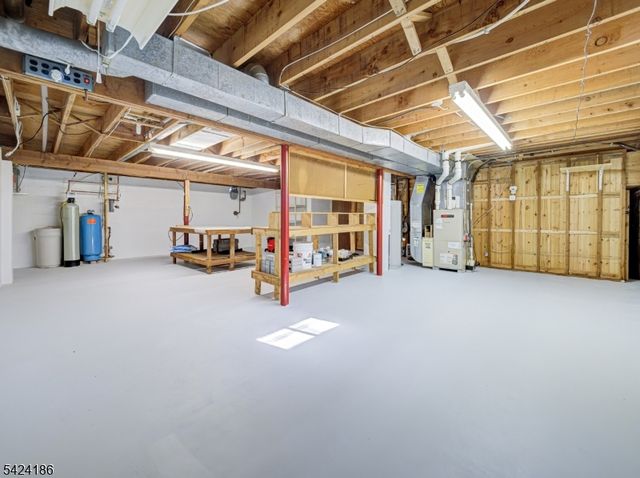 107 Old Farm Rd, Readington Twp., NJ 08889