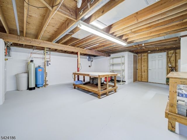 107 Old Farm Rd, Readington Twp., NJ 08889