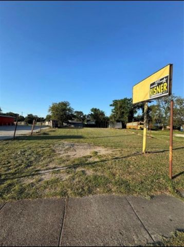 8021 Harrisburg Boulevard, Houston, TX 77012