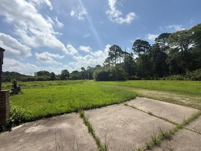 820 Avenue L, Dickinson, TX 77539