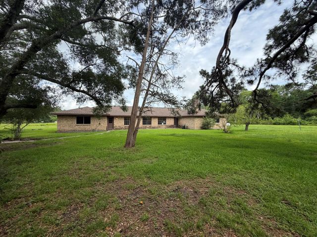 820 Avenue L, Dickinson, TX 77539