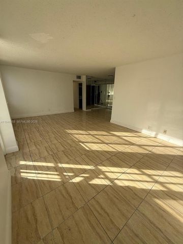 2025 NE 164th St 303, North Miami Beach, FL 33162