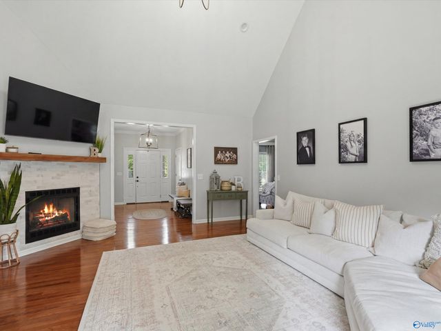 1013 Mill Race Circle, Guntersville, AL 35976
