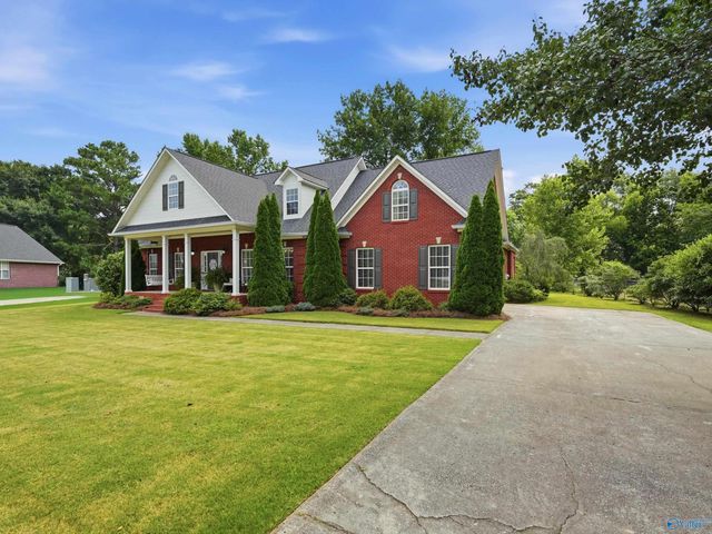 1013 Mill Race Circle, Guntersville, AL 35976