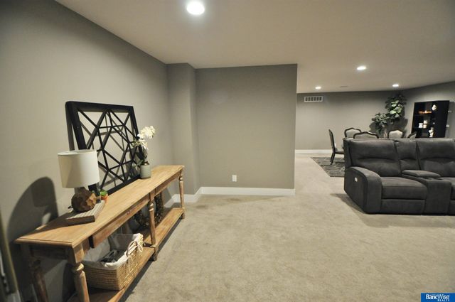 3123 N 93rd Court, Lincoln, NE 68507