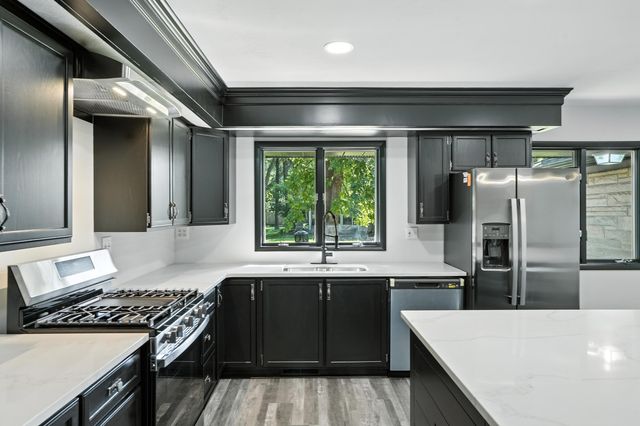 2711 Edgewood Drive, Dyer, IN 46311