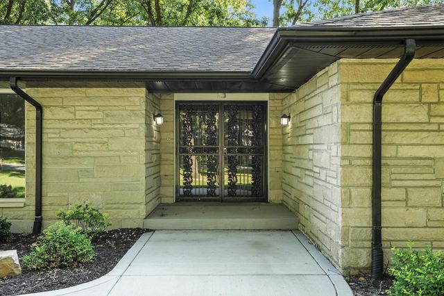 2711 Edgewood Drive, Dyer, IN 46311