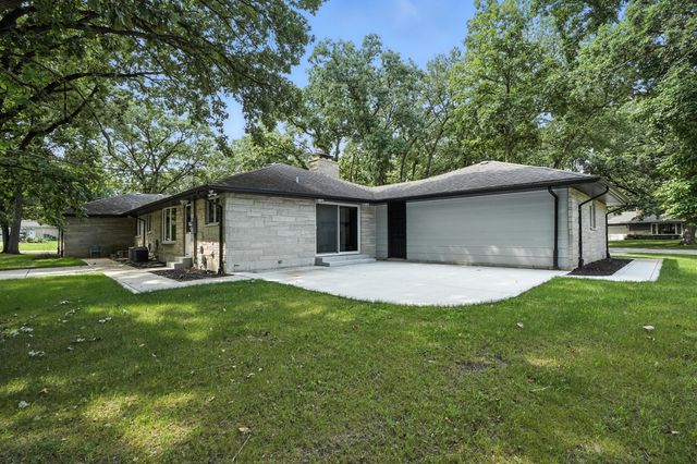 2711 Edgewood Drive, Dyer, IN 46311