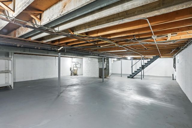 2711 Edgewood Drive, Dyer, IN 46311