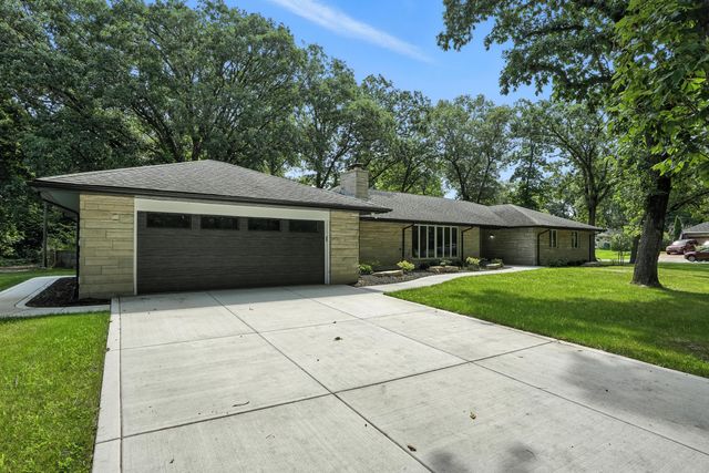 2711 Edgewood Drive, Dyer, IN 46311