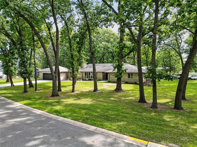 2711 Edgewood Drive, Dyer, IN 46311