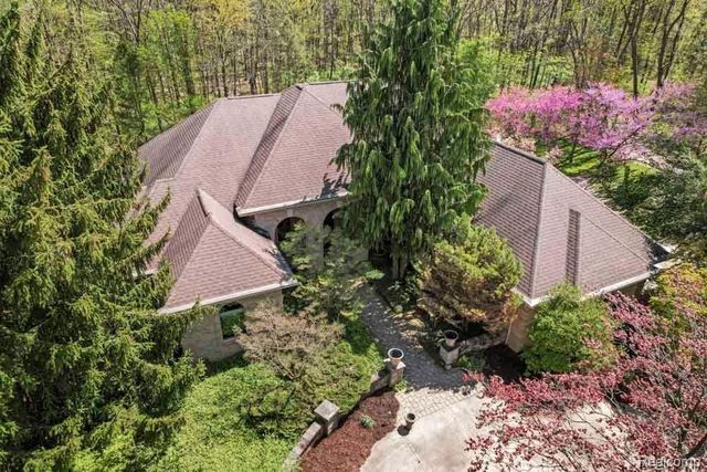 1293 HUNTCLIFF, Milford Twp, MI 48380