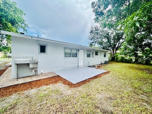 3420 NW 2nd St, Lauderhill, FL 33311