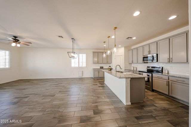 14364 W DESERT HOLLOW Drive, Surprise, AZ 85387