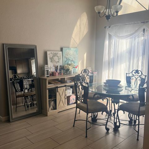 1338 E Castlecrest Avenue, Visalia, CA 93292