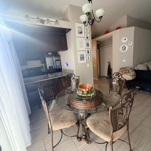 1338 E Castlecrest Avenue, Visalia, CA 93292