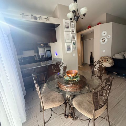 1338 E Castlecrest Avenue, Visalia, CA 93292