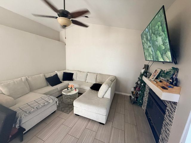 1338 E Castlecrest Avenue, Visalia, CA 93292