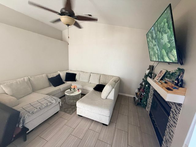 1338 E Castlecrest Avenue, Visalia, CA 93292