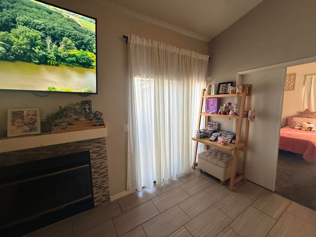 1338 E Castlecrest Avenue, Visalia, CA 93292