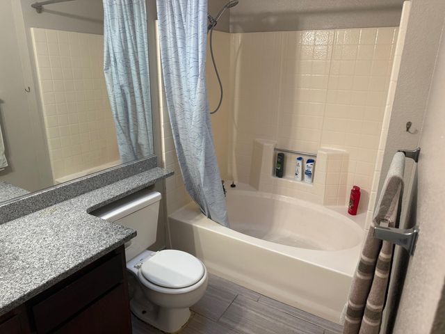 1338 E Castlecrest Avenue, Visalia, CA 93292