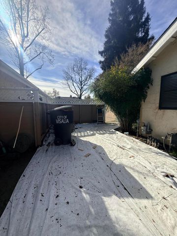 1338 E Castlecrest Avenue, Visalia, CA 93292