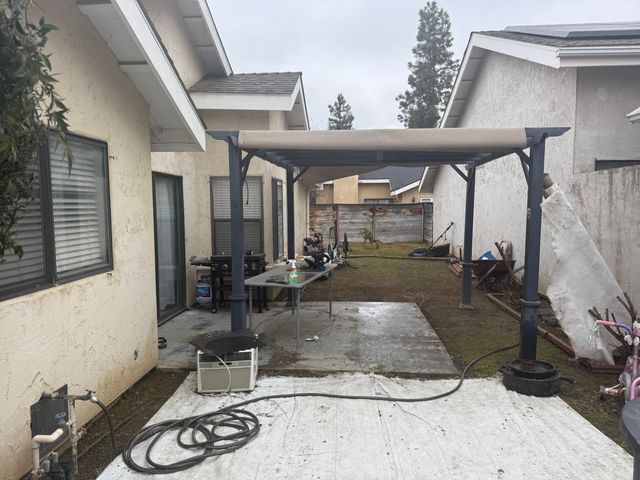 1338 E Castlecrest Avenue, Visalia, CA 93292