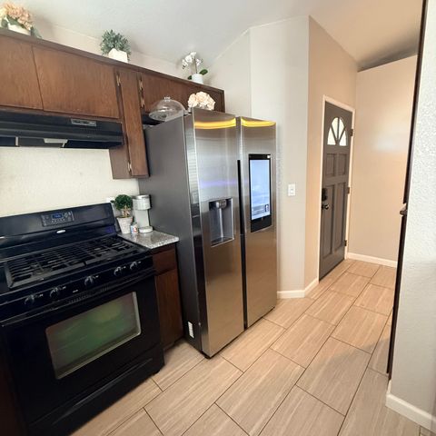 1338 E Castlecrest Avenue, Visalia, CA 93292