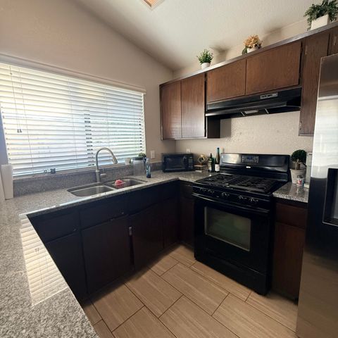 1338 E Castlecrest Avenue, Visalia, CA 93292