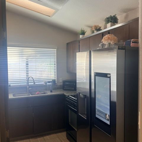 1338 E Castlecrest Avenue, Visalia, CA 93292