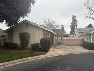 1338 E Castlecrest Avenue, Visalia, CA 93292