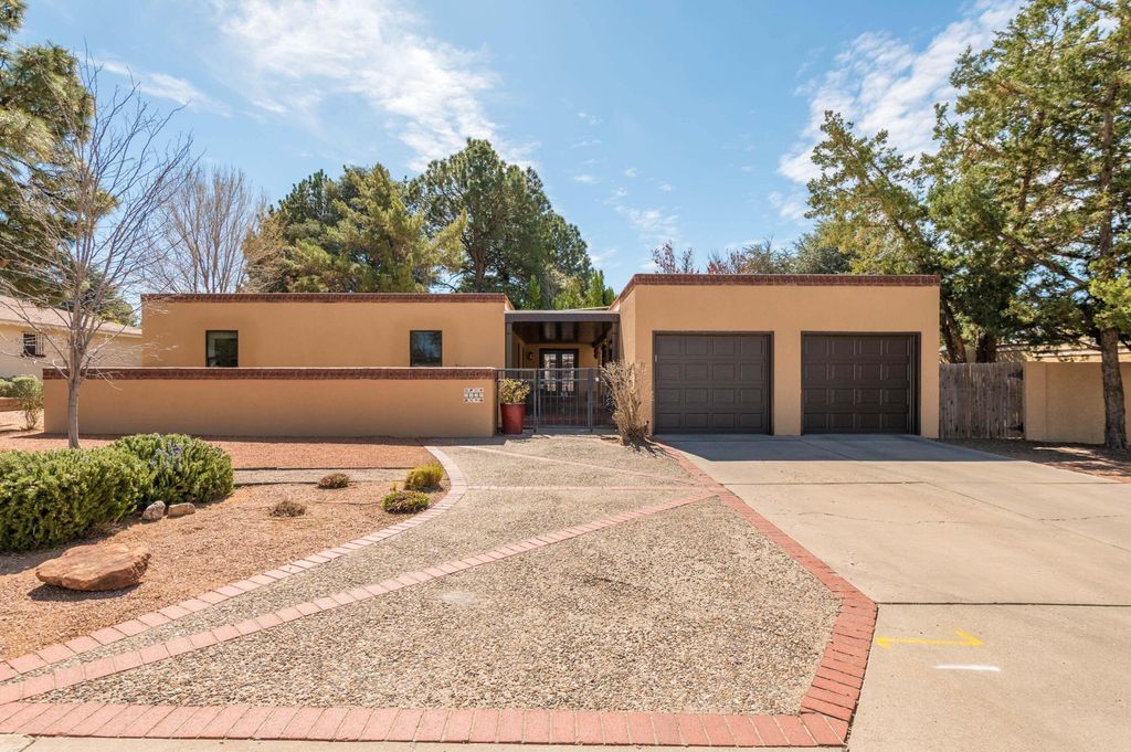 Image 2 of property listing at 7208 Vista Del Arroyo Avenue NE, Albuquerque, NM 87109