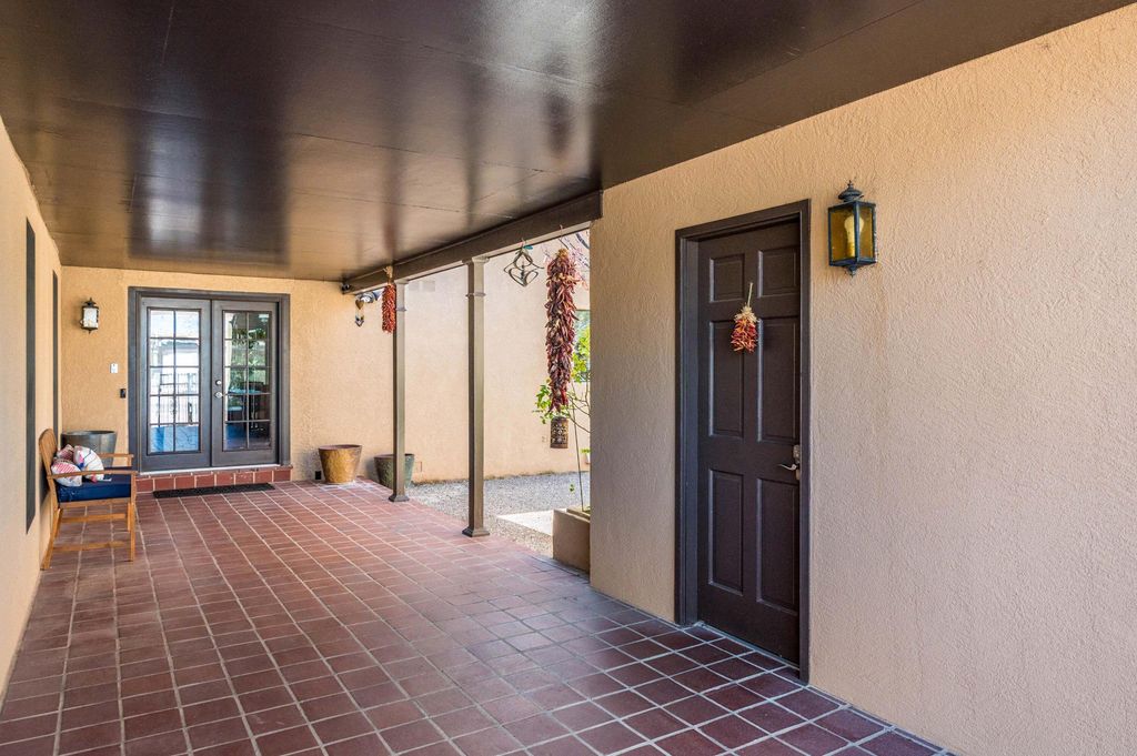 Image 3 of property listing at 7208 Vista Del Arroyo Avenue NE, Albuquerque, NM 87109