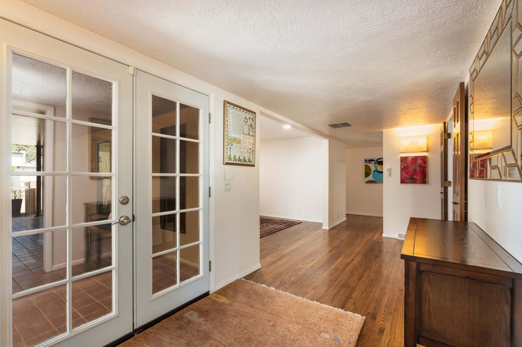 Image 5 of property listing at 7208 Vista Del Arroyo Avenue NE, Albuquerque, NM 87109