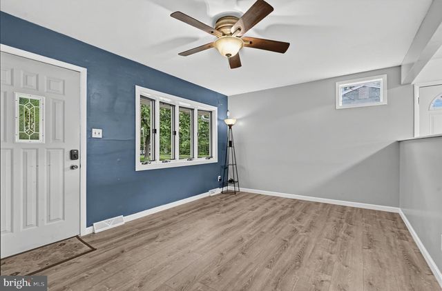 402 WOODLAWN AVE, Williamstown, NJ 08094