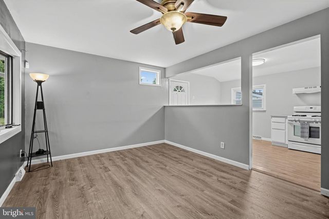 402 WOODLAWN AVE, Williamstown, NJ 08094