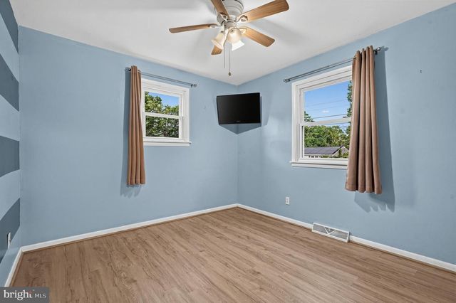 402 WOODLAWN AVE, Williamstown, NJ 08094