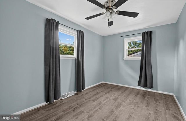 402 WOODLAWN AVE, Williamstown, NJ 08094