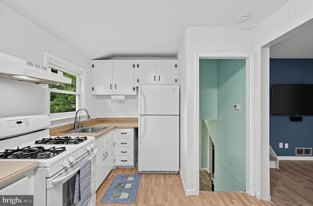 402 WOODLAWN AVE, Williamstown, NJ 08094