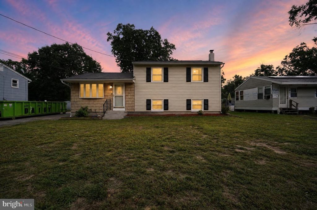 402 WOODLAWN AVE, Williamstown, NJ 08094