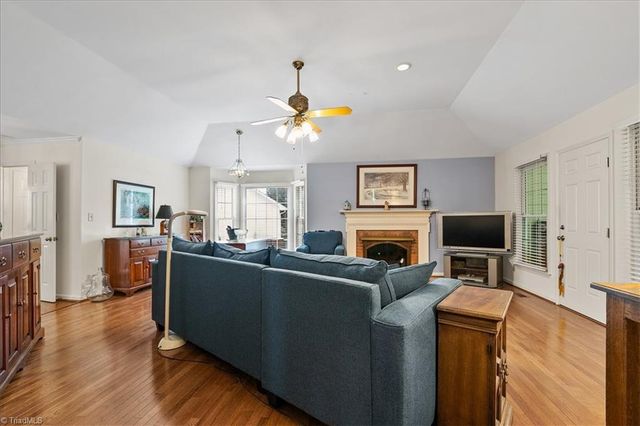 5 Yeardleys Court, Greensboro, NC 27455