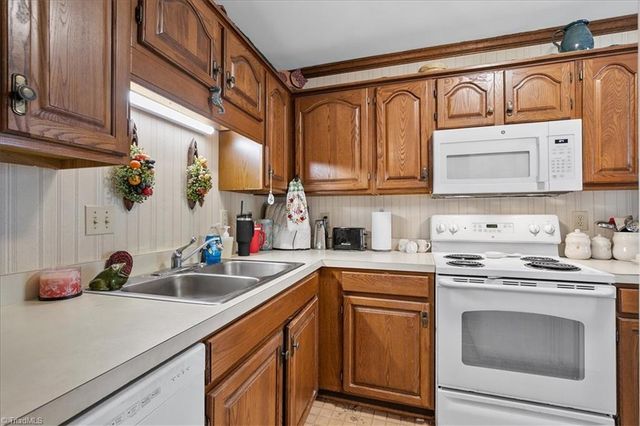 5 Yeardleys Court, Greensboro, NC 27455